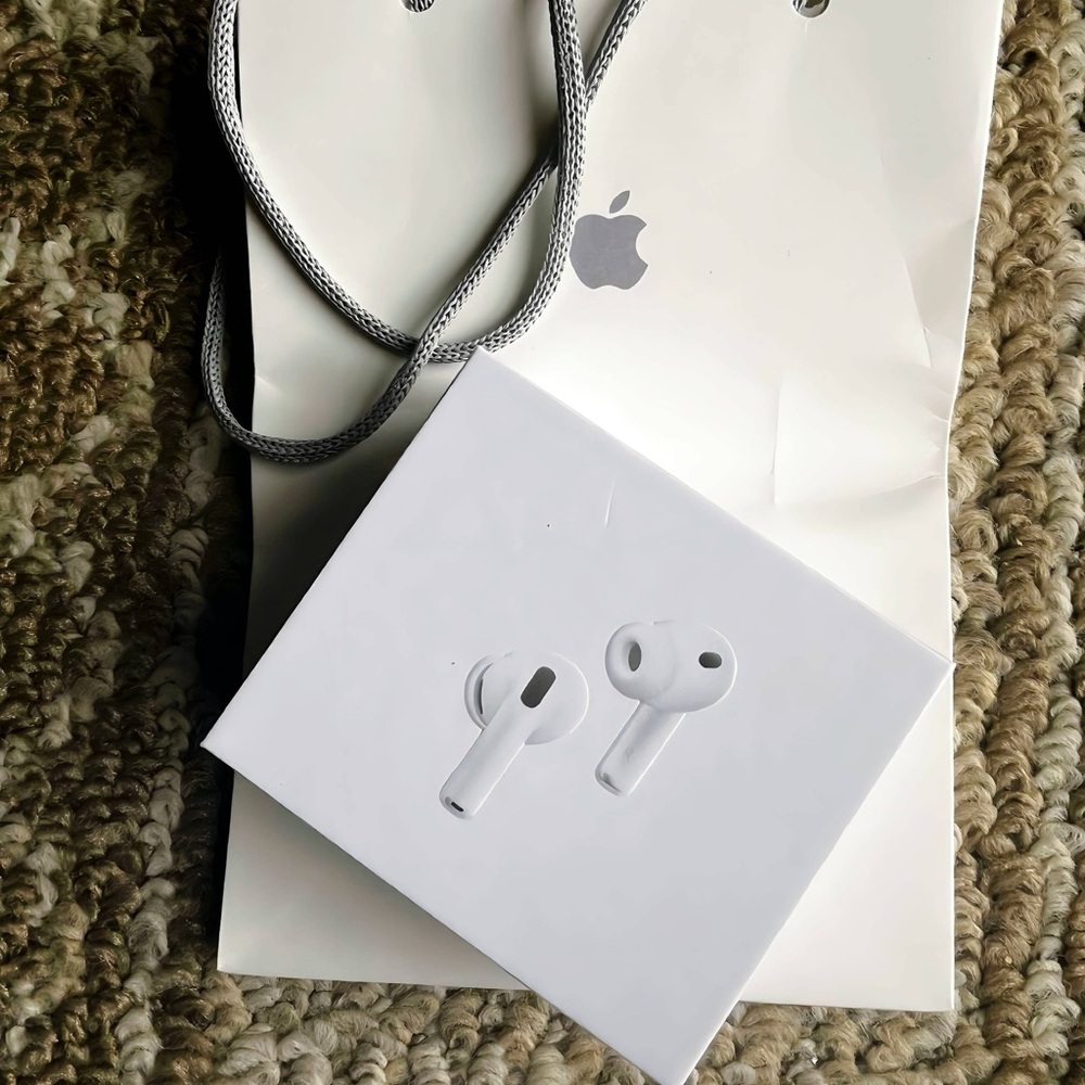 Apple AirPods in Classic White